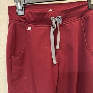 Figs Technical Collection Petite XS Zamora Scrub Pants. burgundy